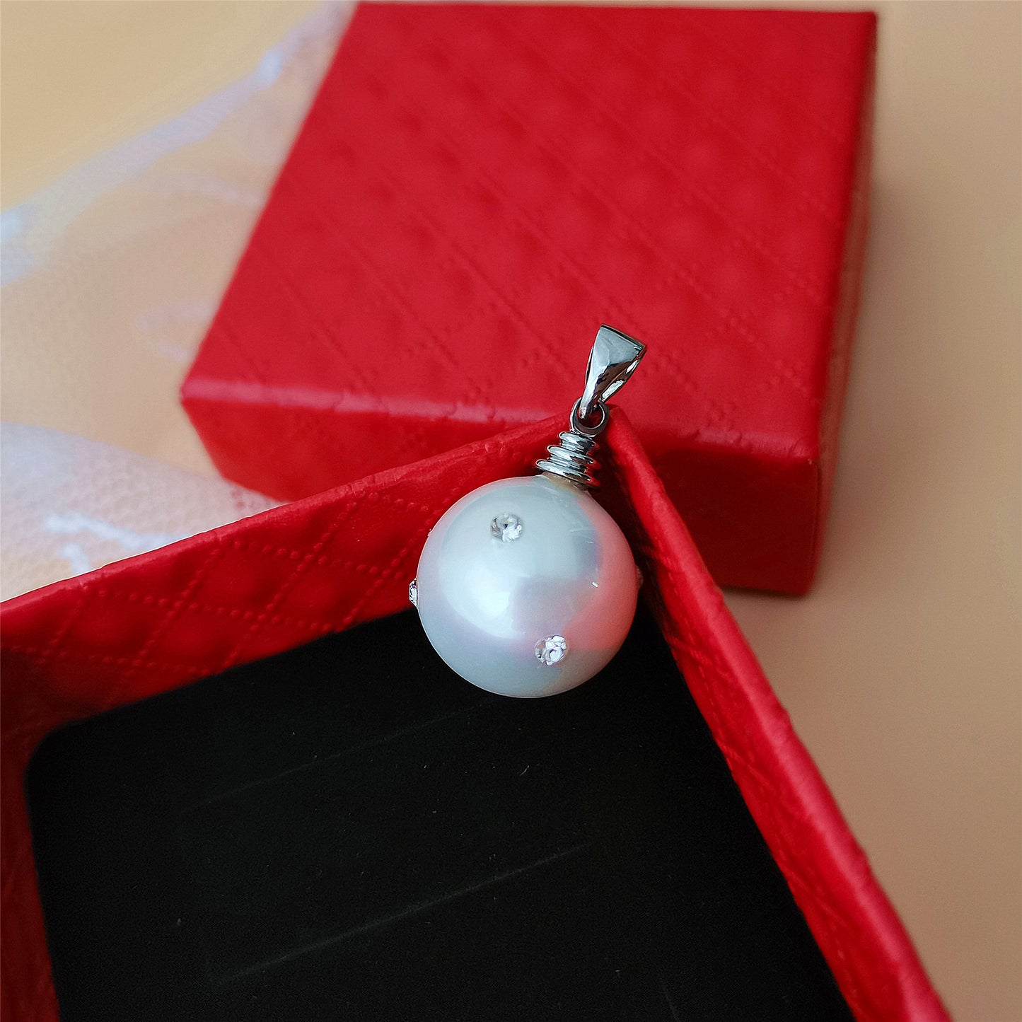 High Quality 14MM CZ Embellished White South Sea Shell Pearl Pendant