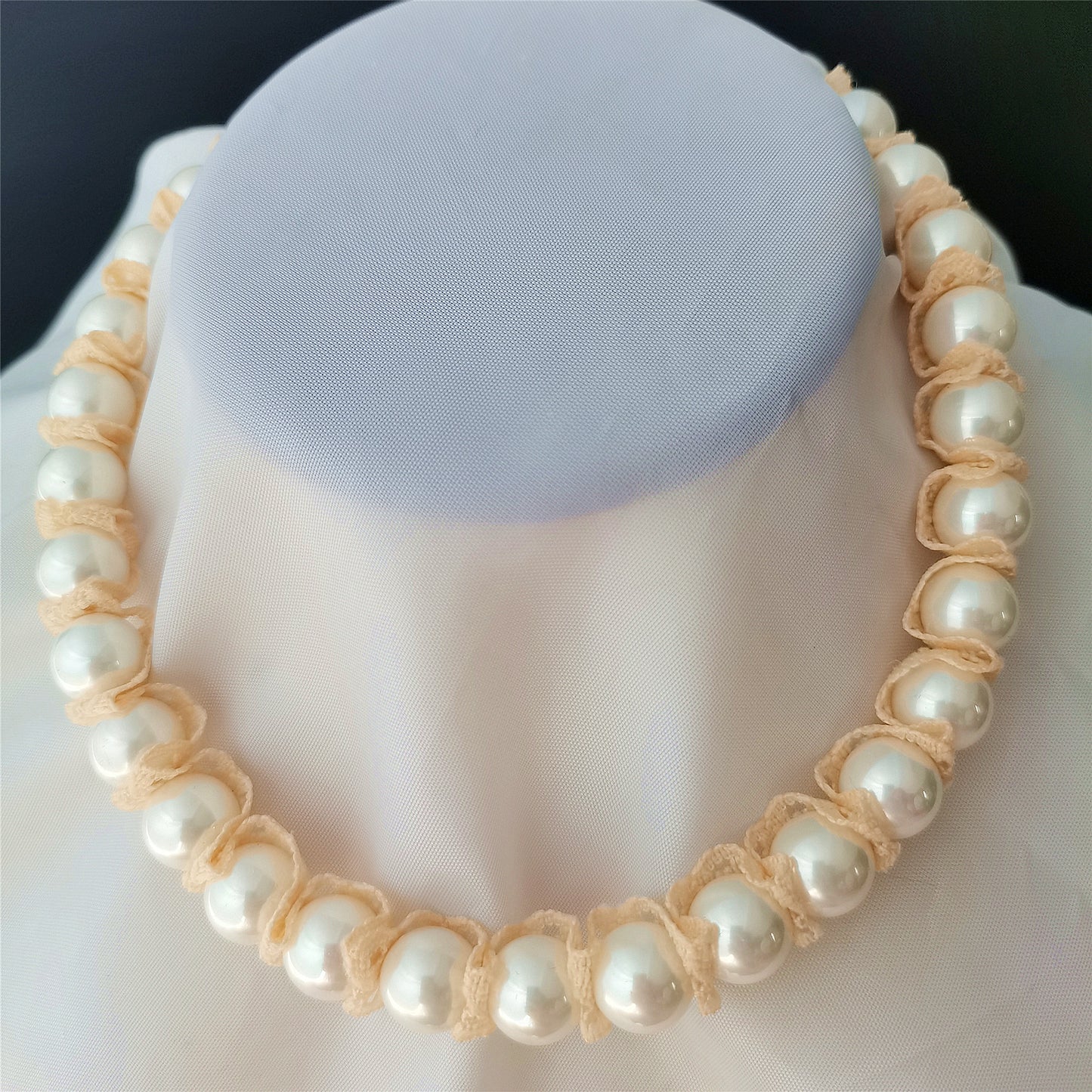 High Quality 12MM White Shell Pearl Lace Necklace 16" South Sea Beaded Choker