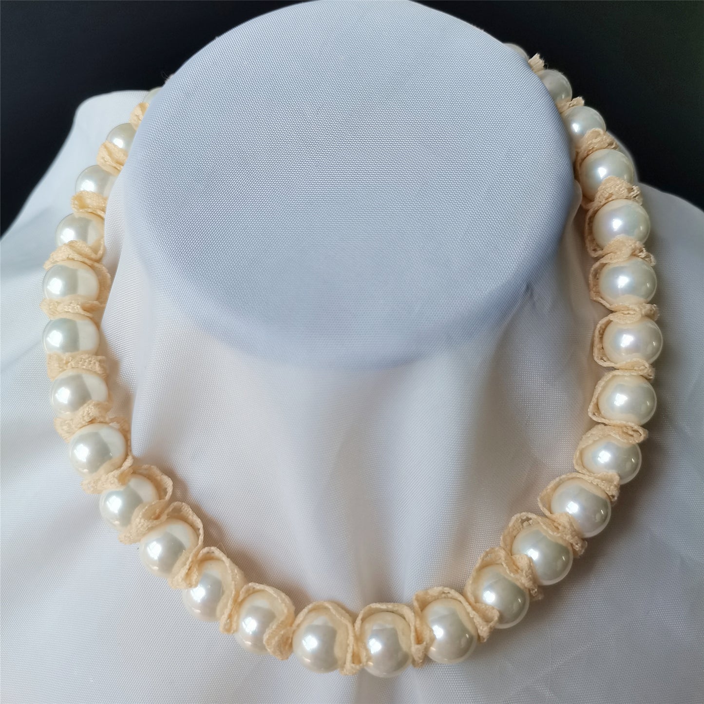 High Quality 12MM White Shell Pearl Lace Necklace 16" South Sea Beaded Choker