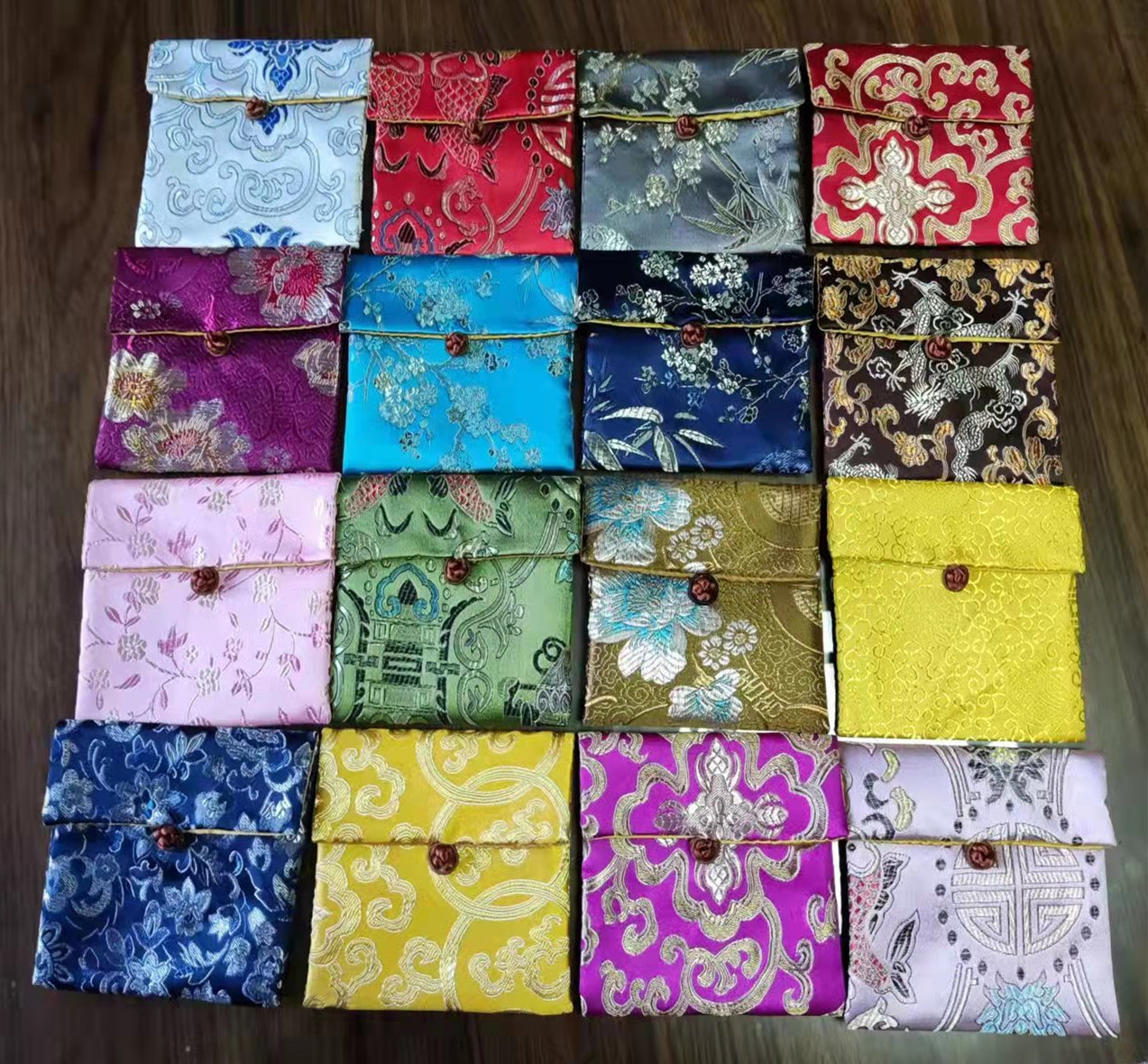 11,4 x 11,4 cm bunte chinesische Blumen-Rosenkranz-Tasche aus Seide mit geknotetem Knopf, traditionelle Schmuck-Geschenkverpackung