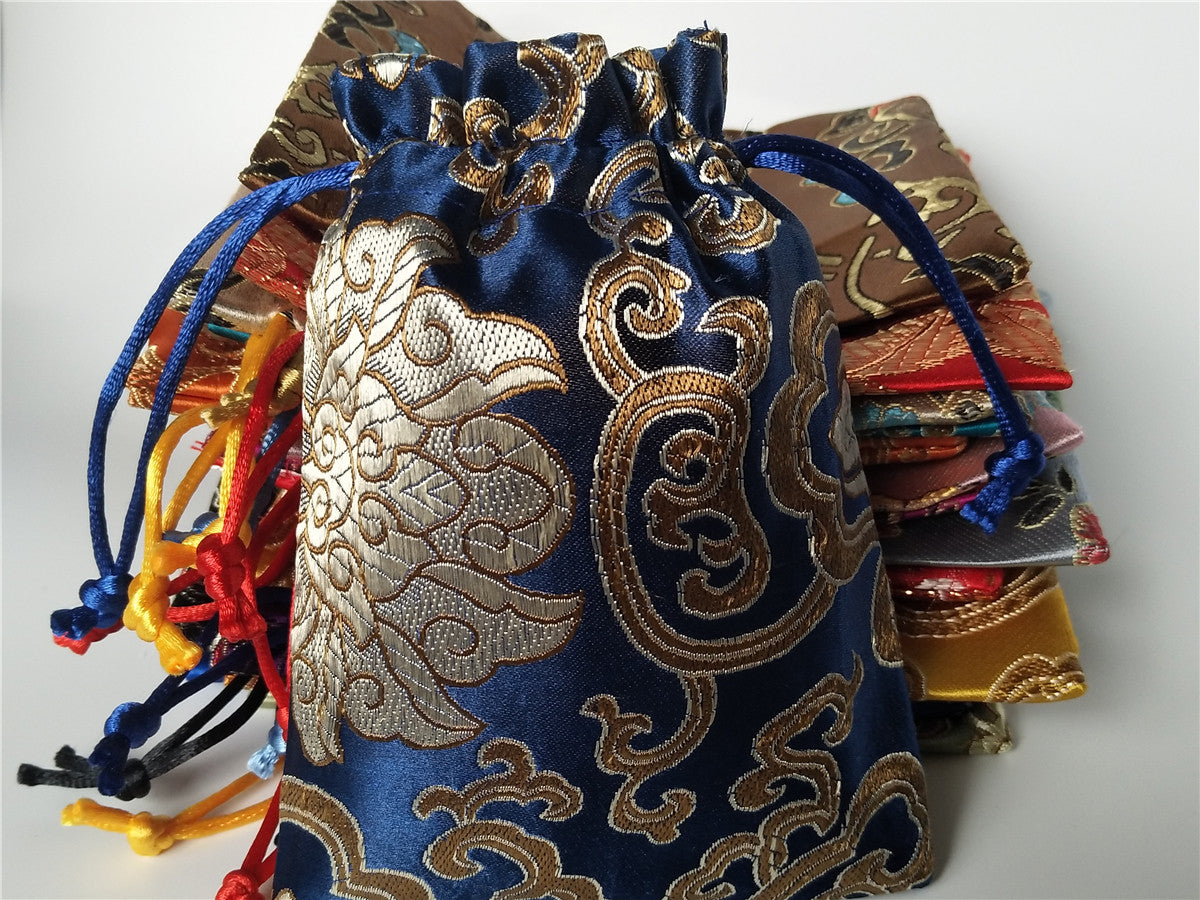 Bunte chinesische Seidenbeutel, Taschengeld, Münzen, Taschen, Kordelzug, Wundertüte, viele traditionelle Verpackungsbeutel für Schmuck, Geschenke